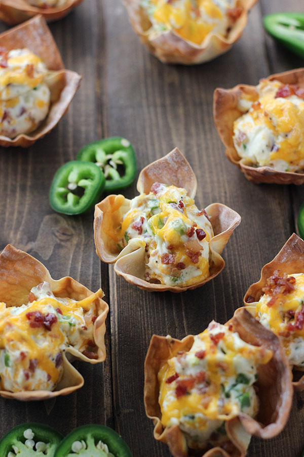 Darling baked wonton wrappers are the perfect crunchy bowls to hold cheesy cream cheese and bacon jalapeno filling!