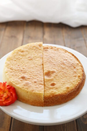 On the left you see half of a cake that rose flat and fluffy. On the right you see half a cake that didn't rise flat. This cake has darker edges and is dense.