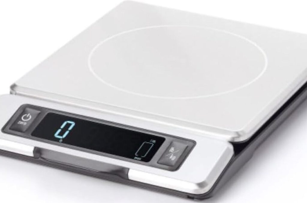 picture of oxo kitchen scale, square with pull out read