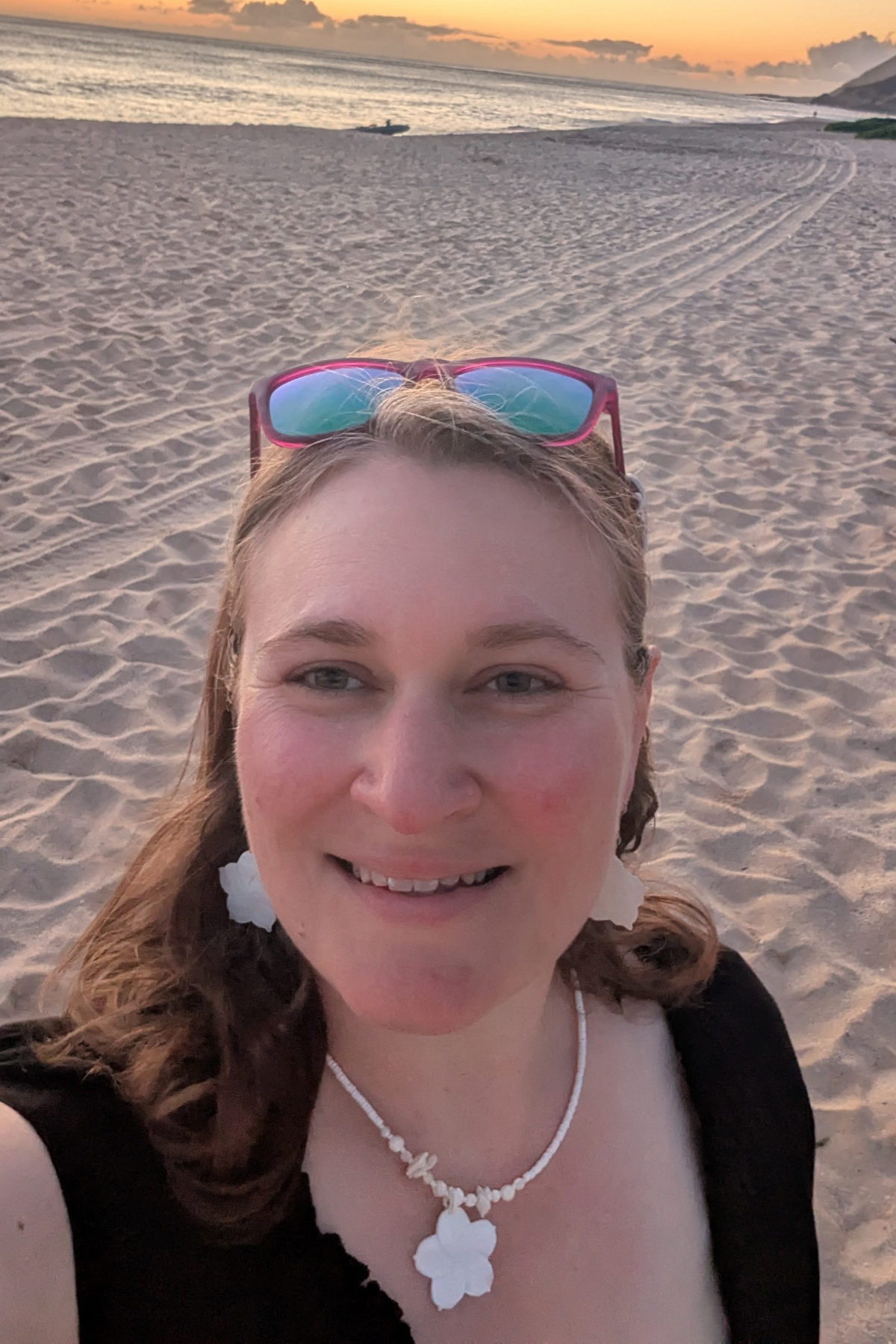 Mirlandra Neuneker Selfie on Beach in HI